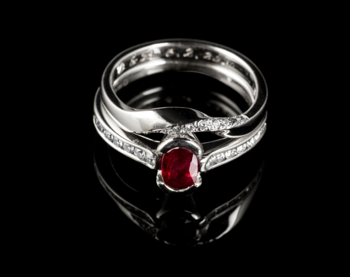 18ct gold ruby engagement ring with twist wedding ring